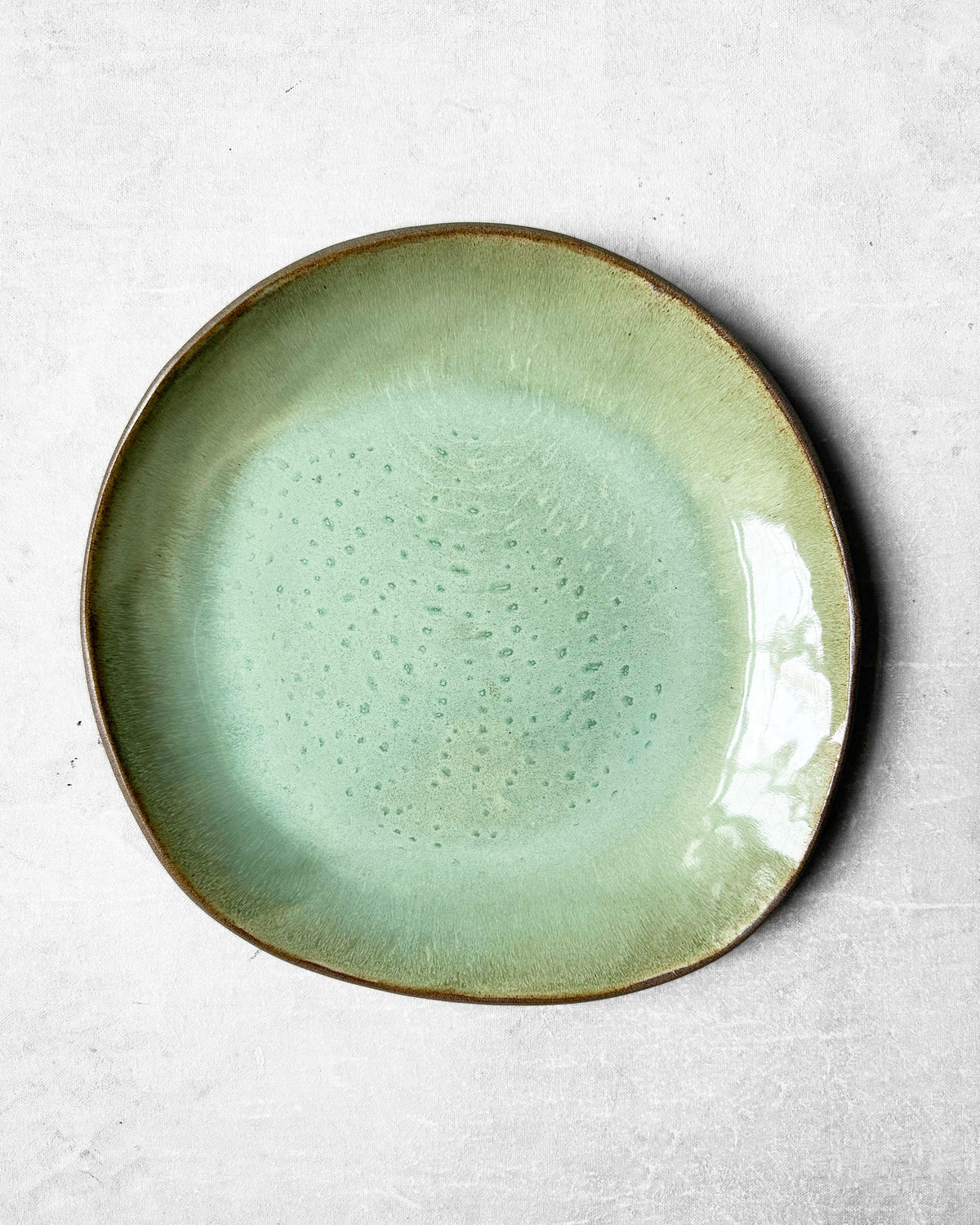 Round Serving Platter in Avo Green