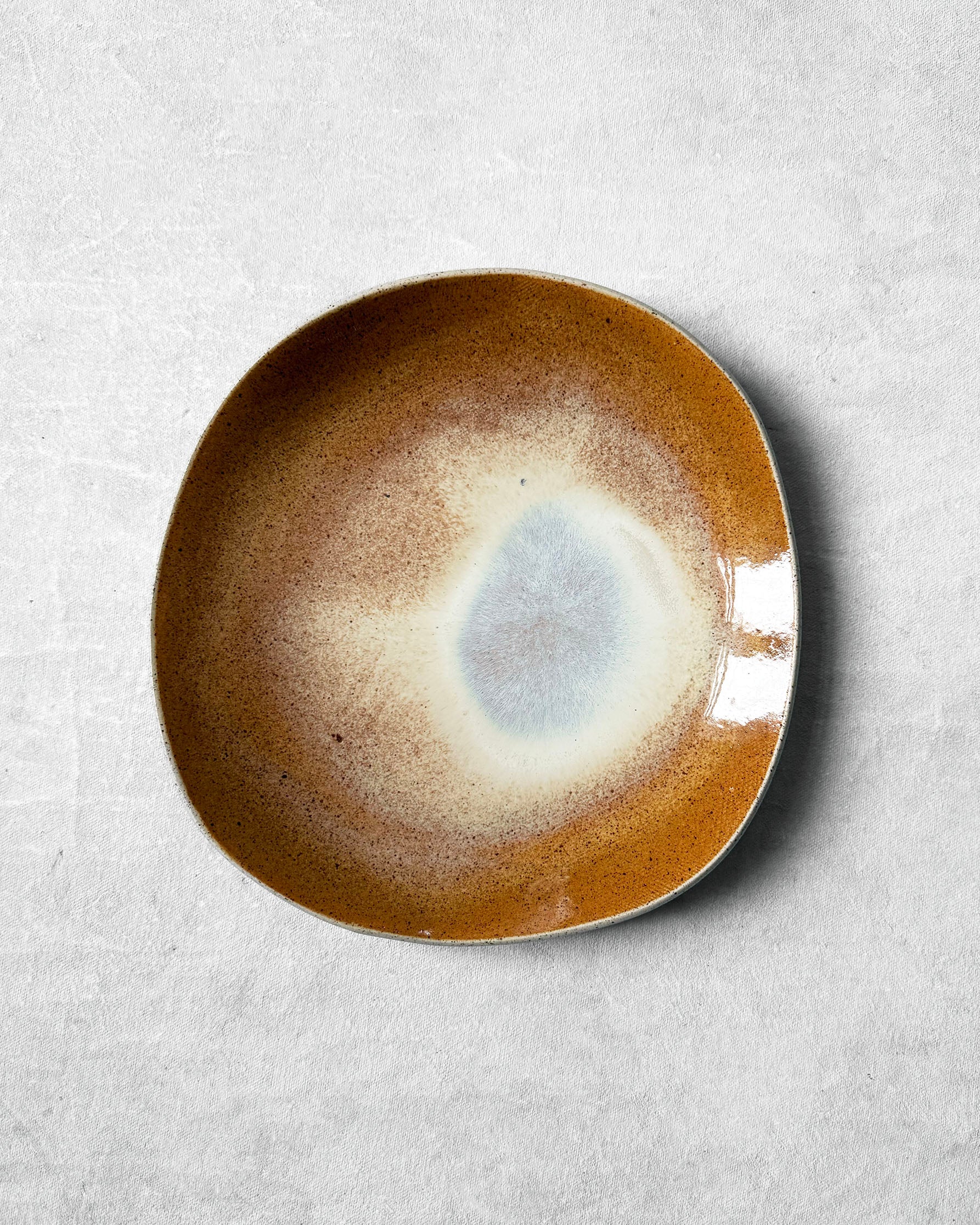 Everyday Plate in Caramel Swirl