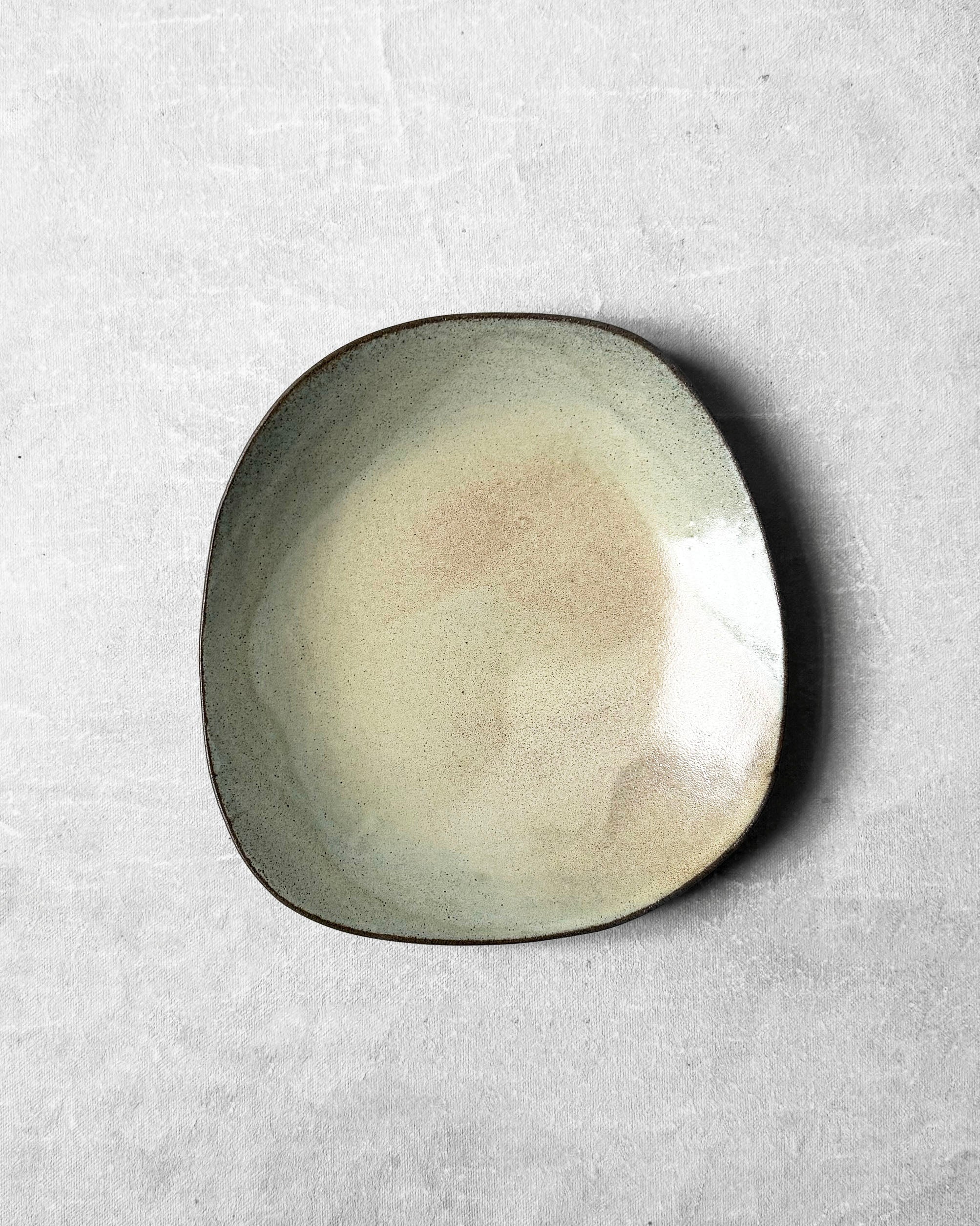 Dessert Plate in Pillow