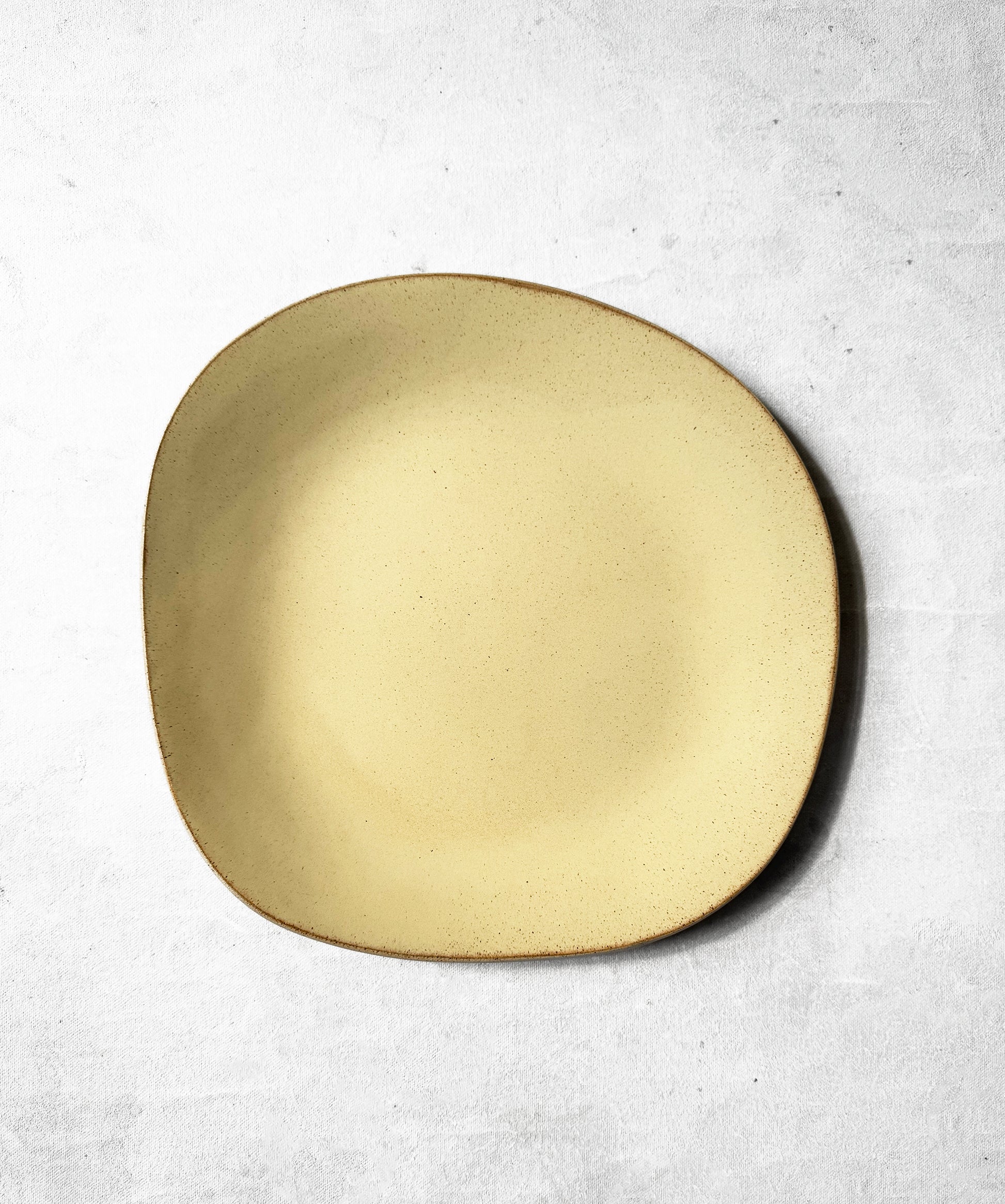 Dinner Plate in Honey Waves