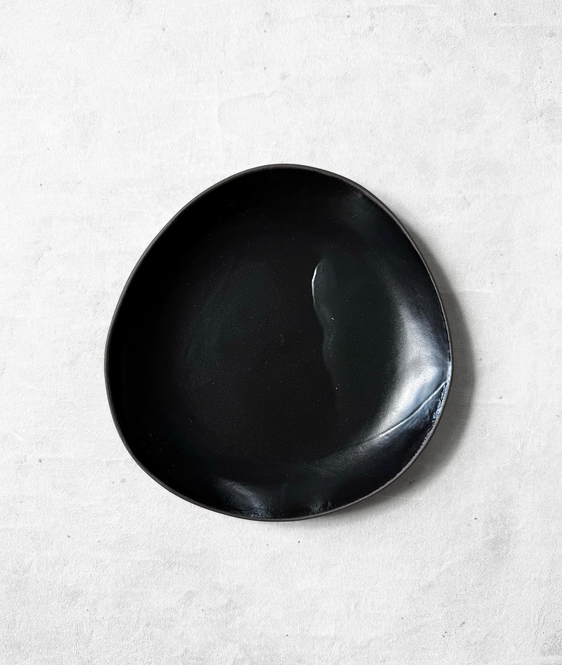 Everyday Plate in Satin Black