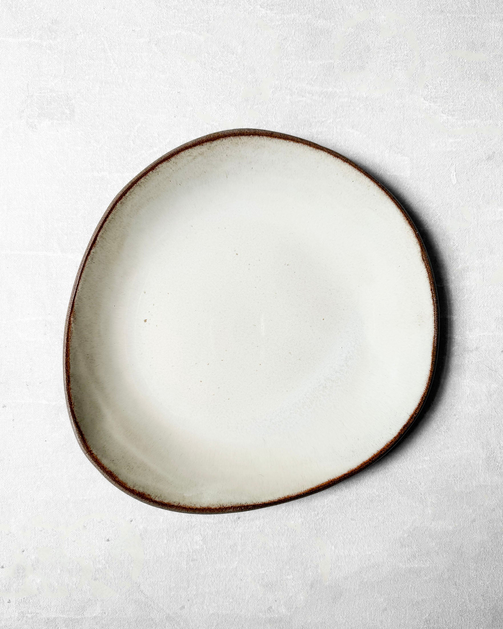 Dinner Plate in Glossy Ecru
