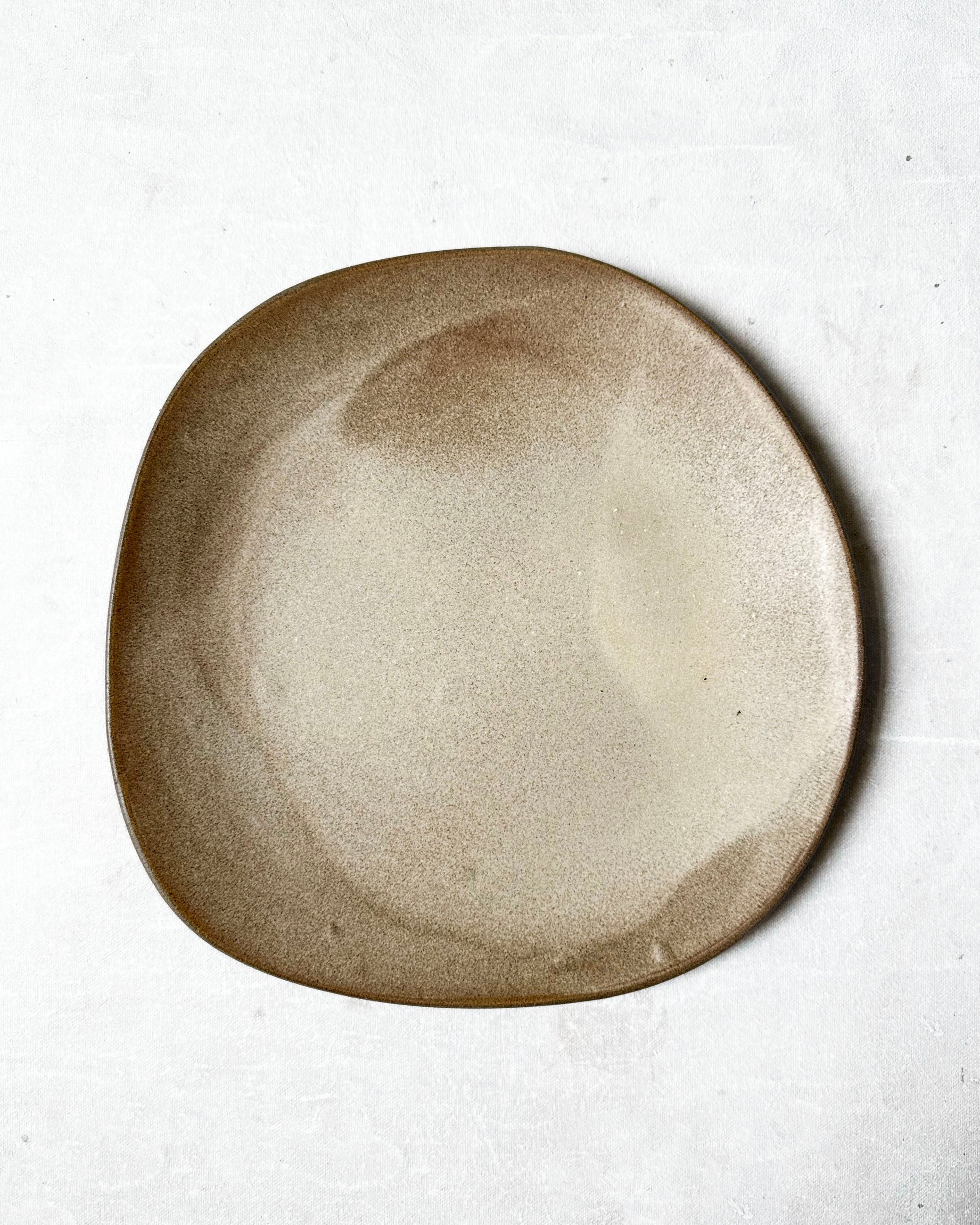 Dinner Plate in Satin Almond