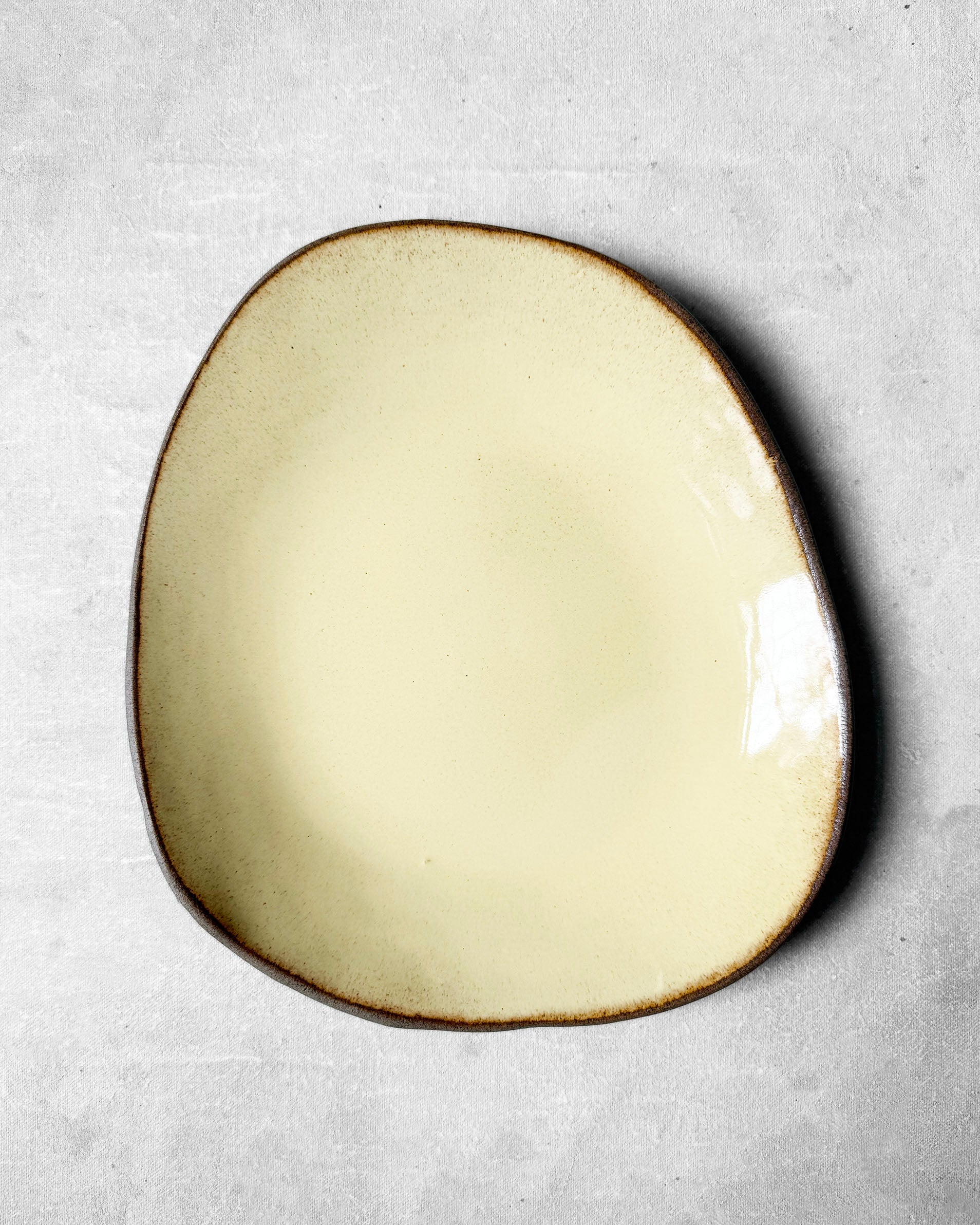 Dinner Plate in Pale Honey