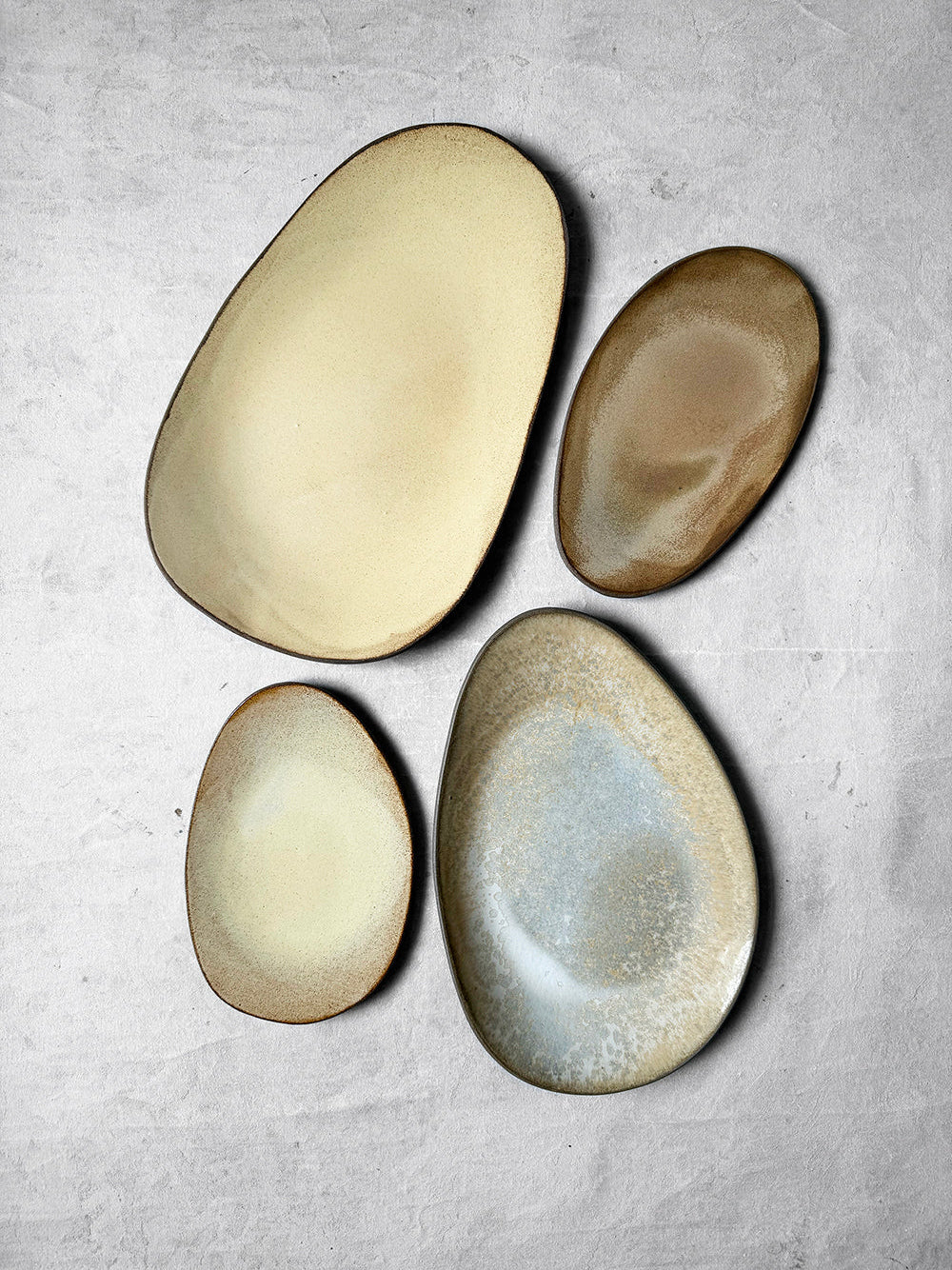 Medium Serving Tray in Matte Honey