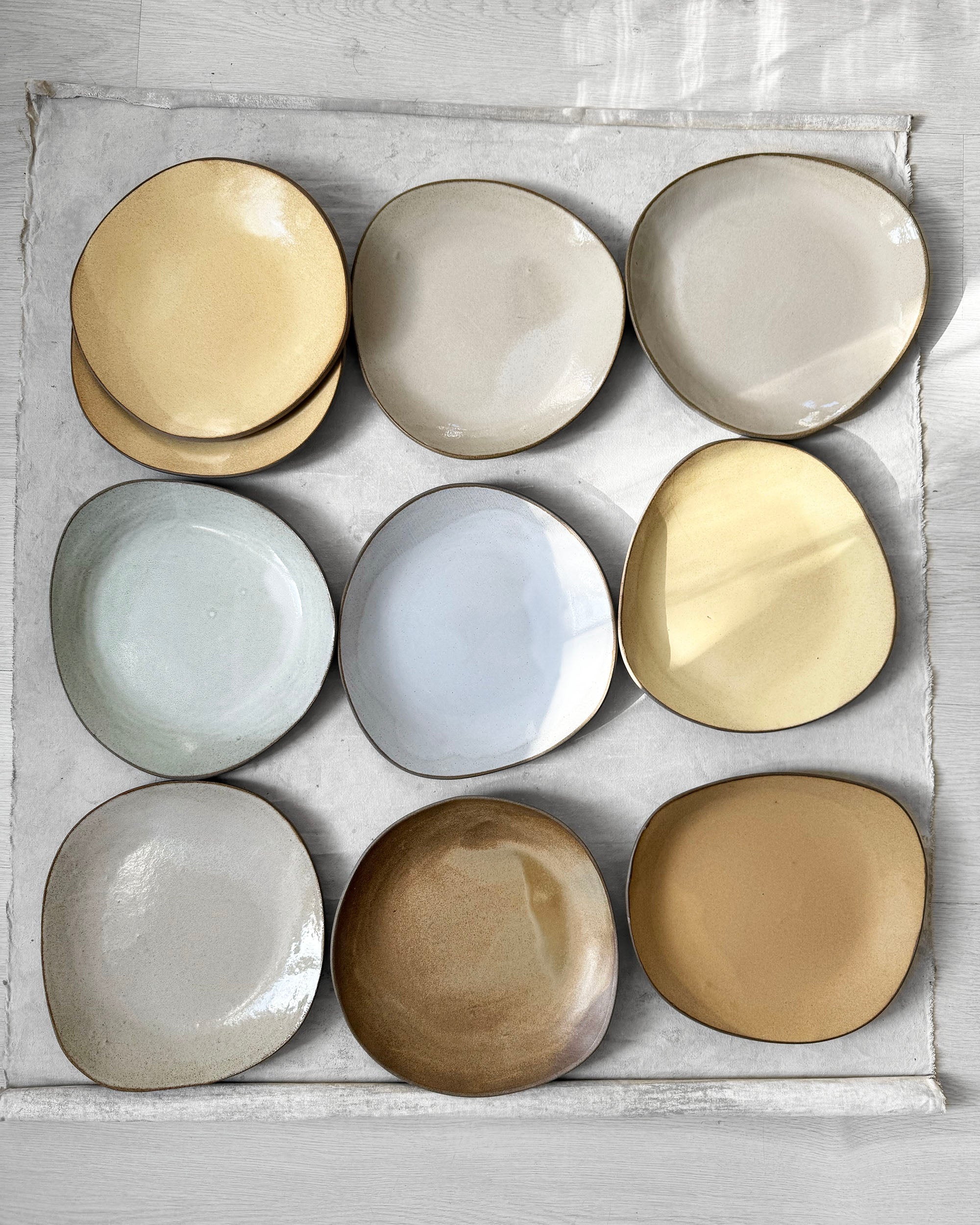 Dinner Plate in Vanilla Swirl