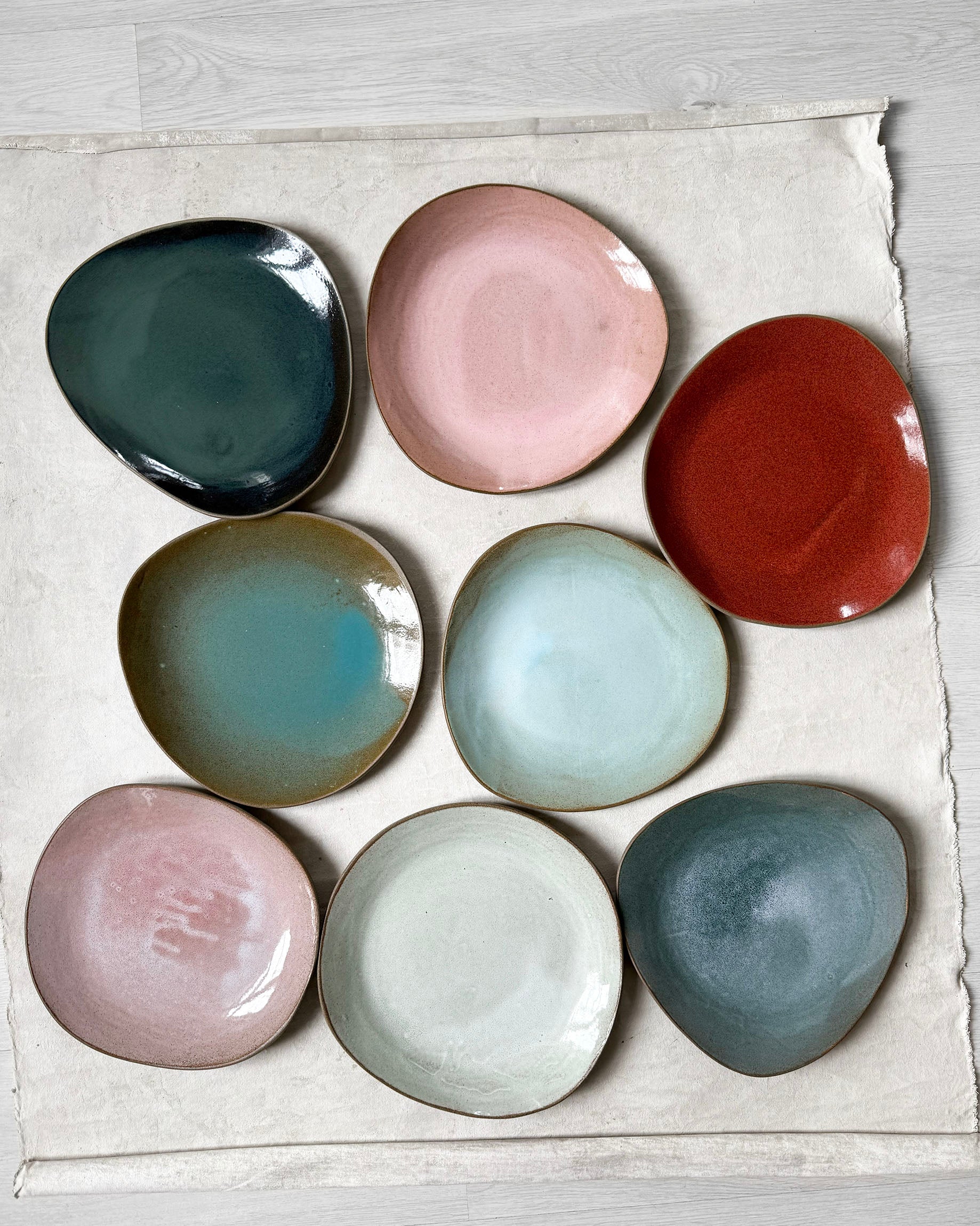 Dinner Plate in Hibiscus