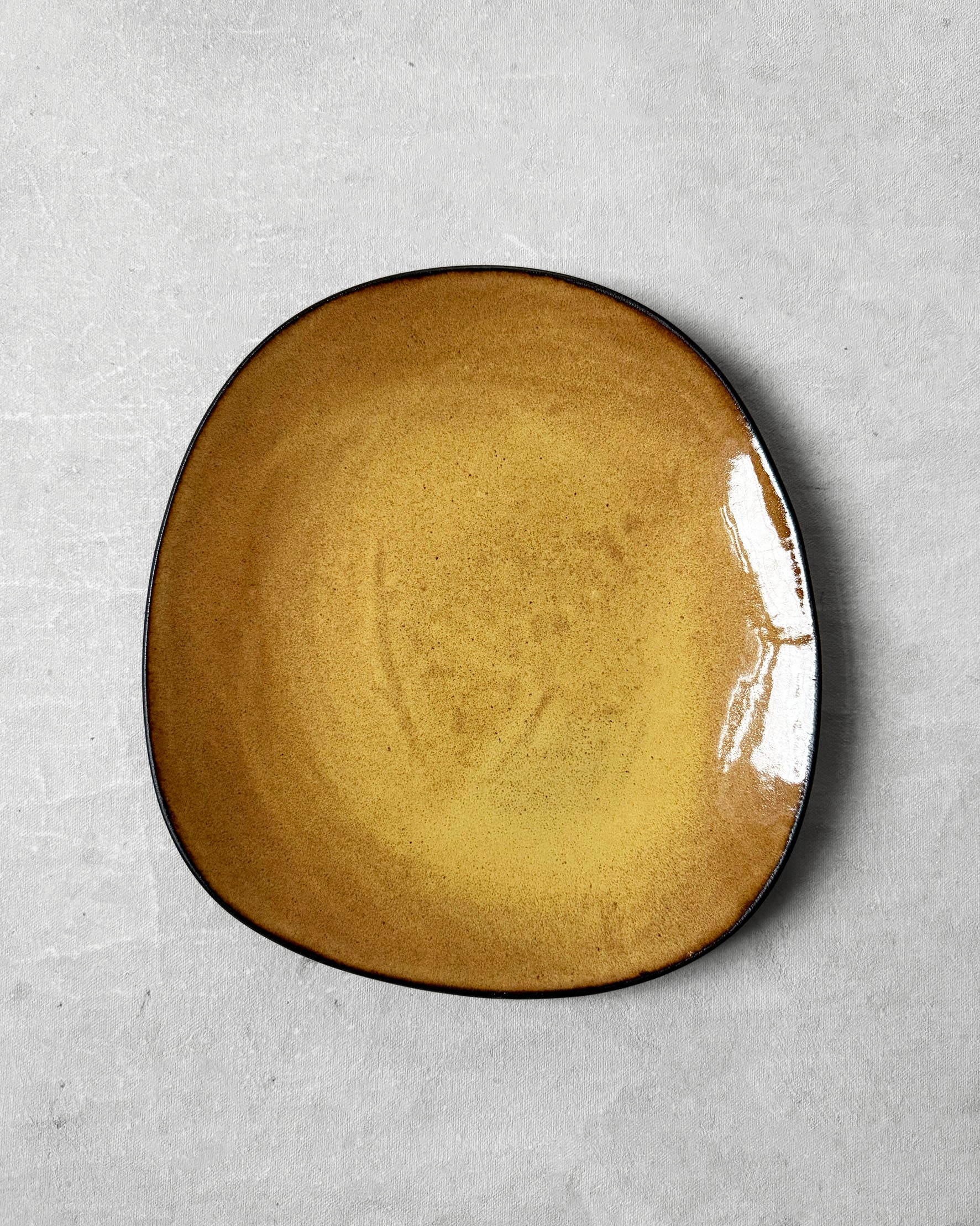 Dinner Plate in Honey