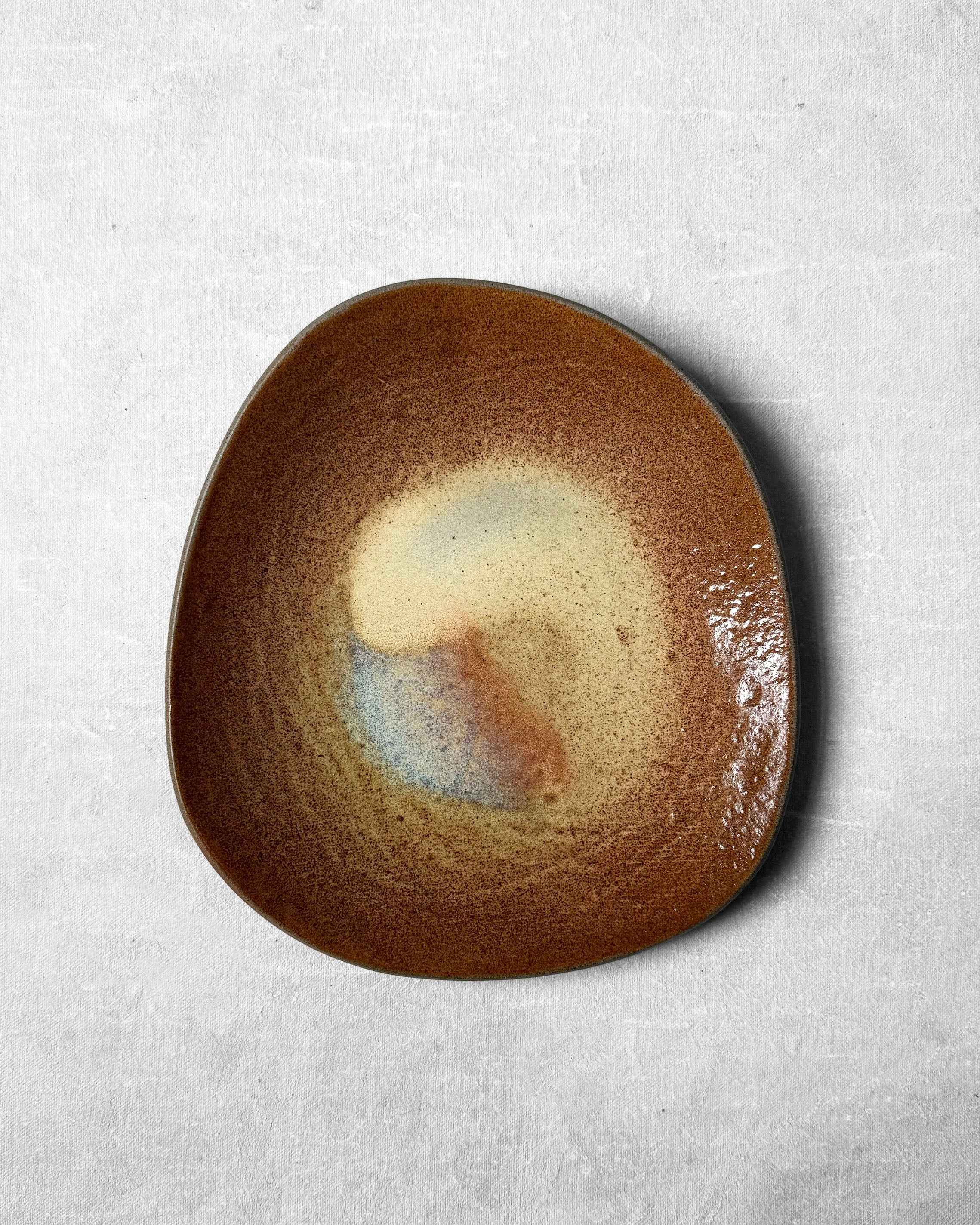 Everyday Plate in Caramel Swirl