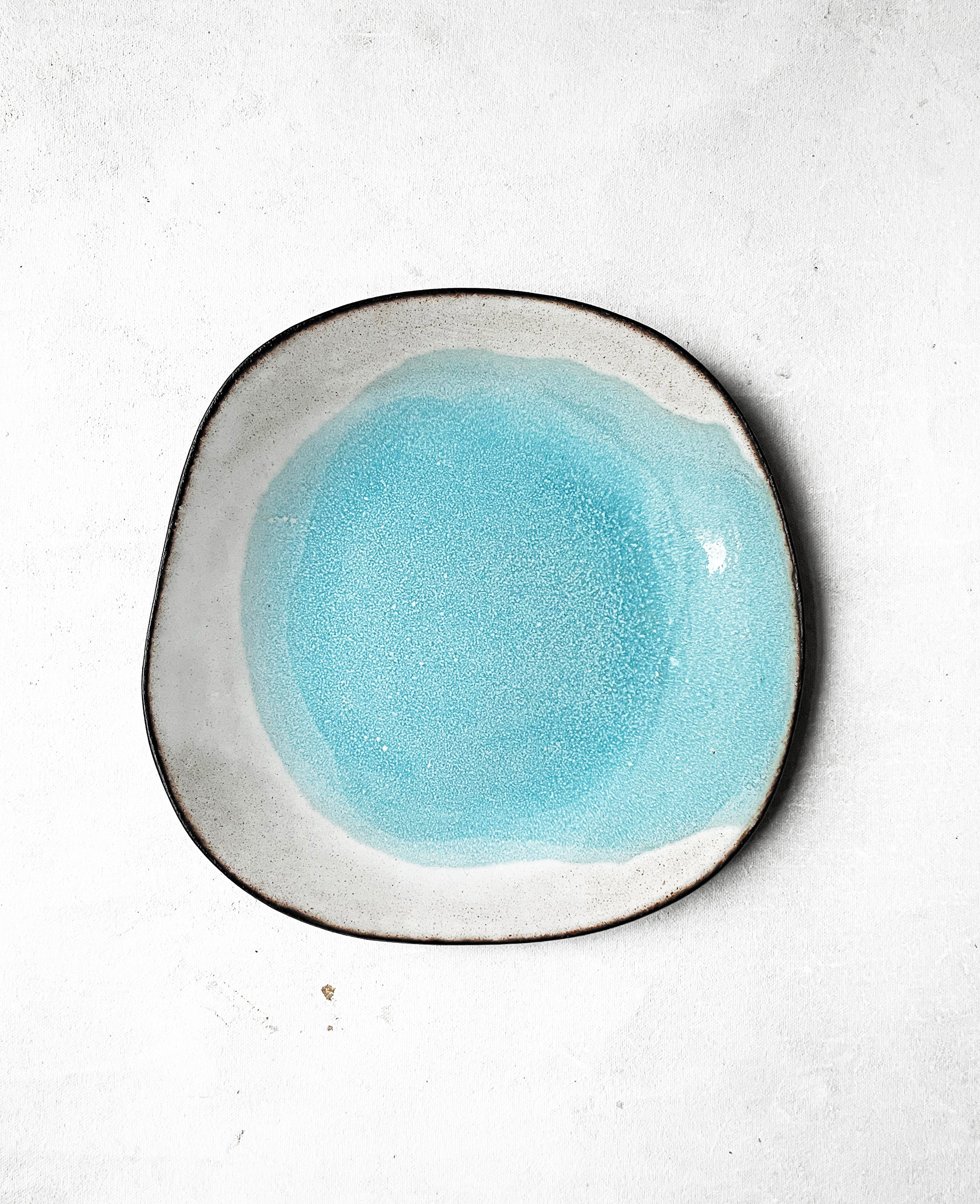 Medium Plate in Bright Blue Aquarelle