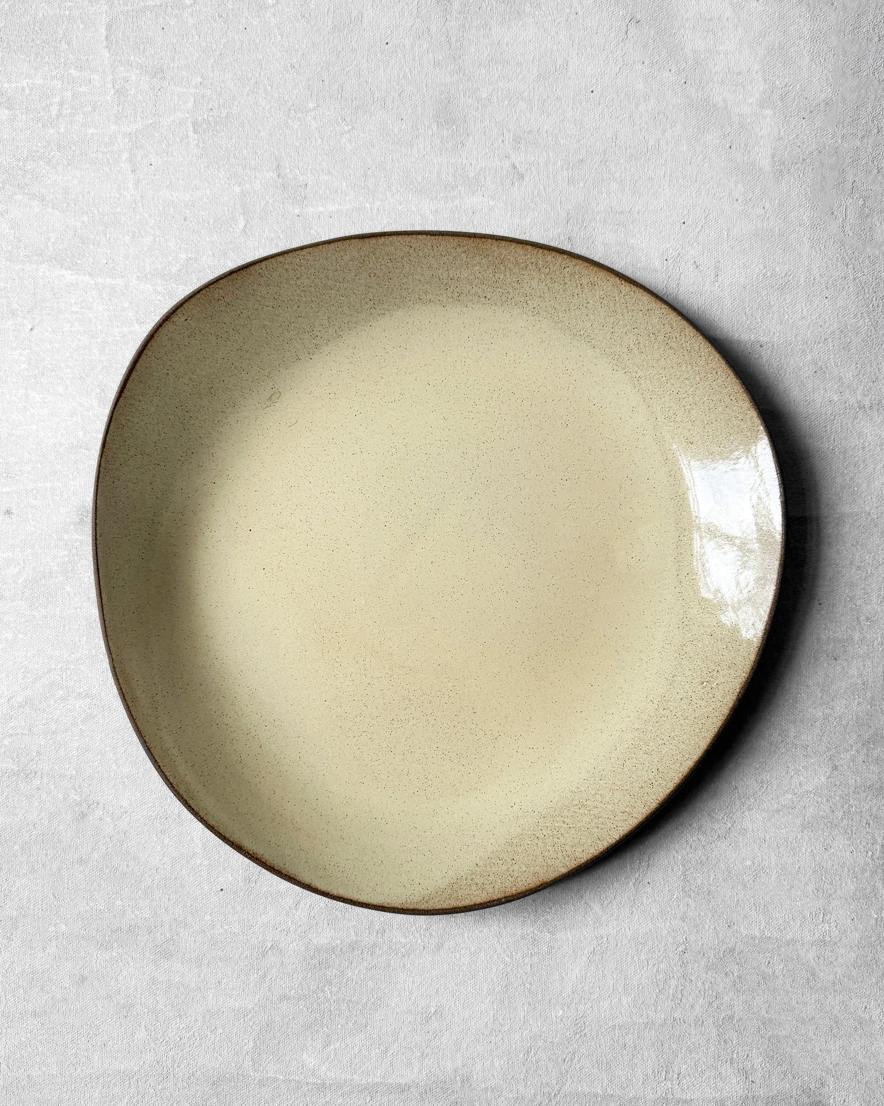 Dinner Plate in Pale Honey
