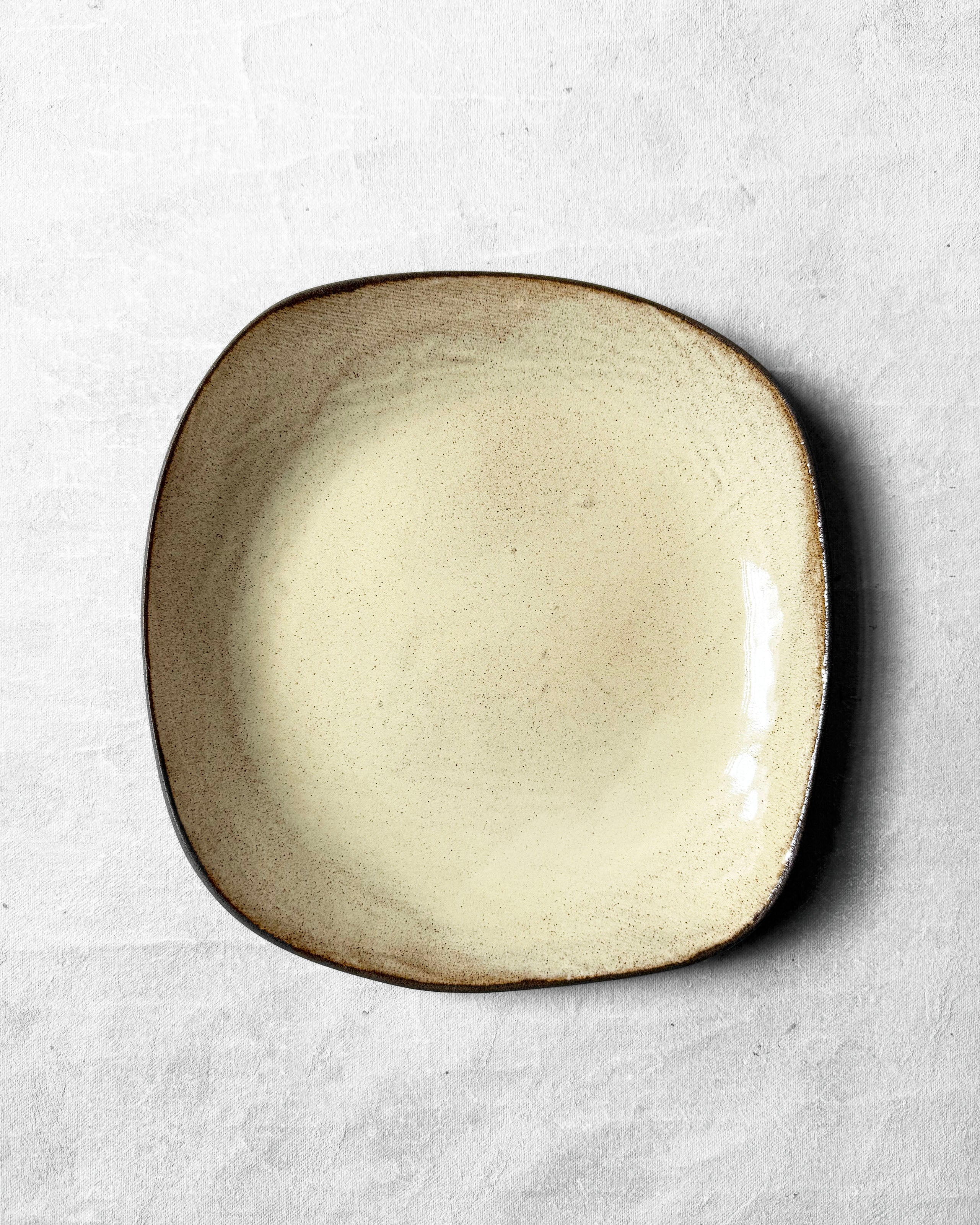 Dinner Plate in Pale Honey