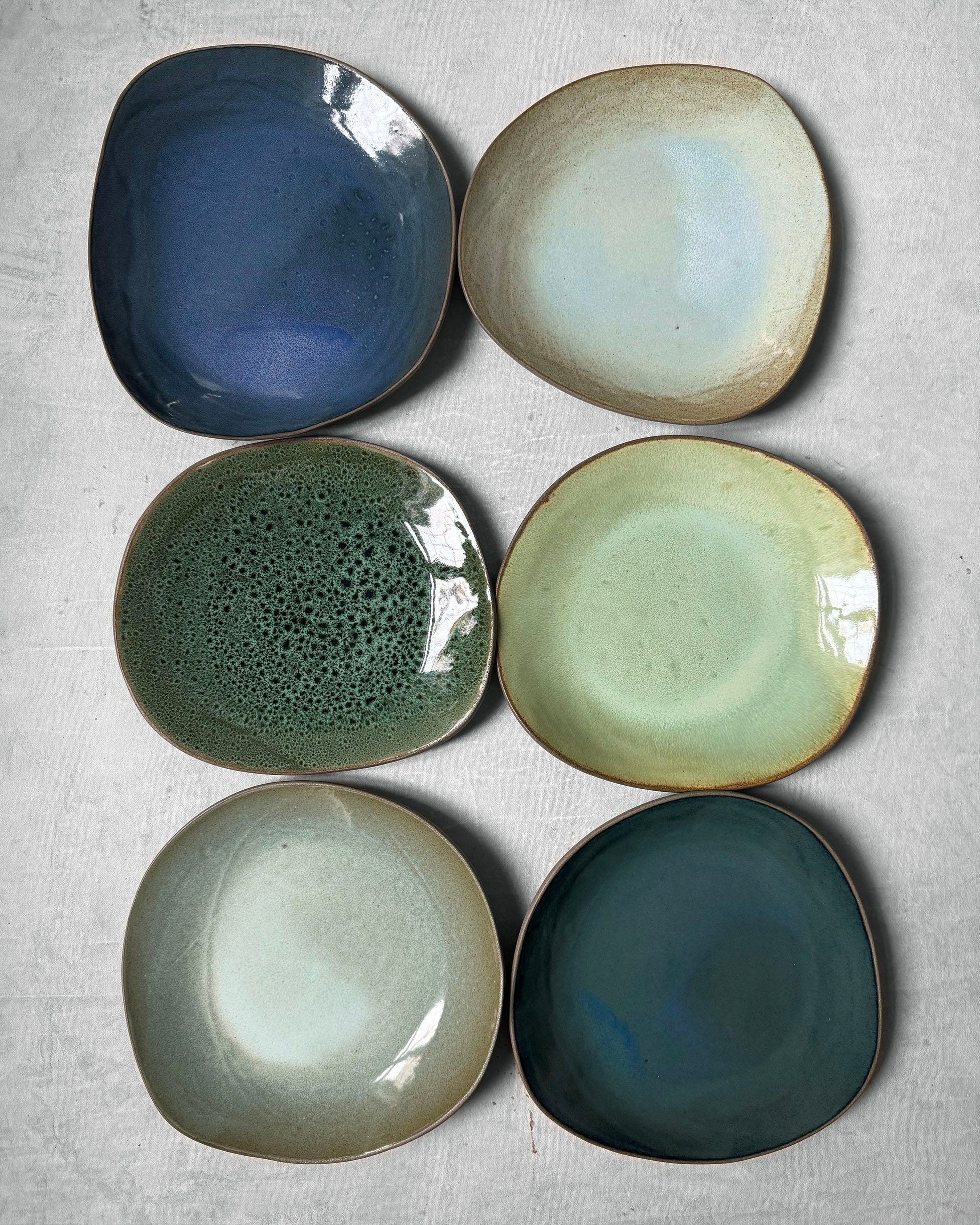 Dinner Plate in Matisse Green